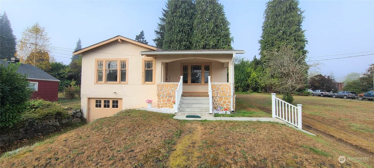 617 10th Street - Photo 1
