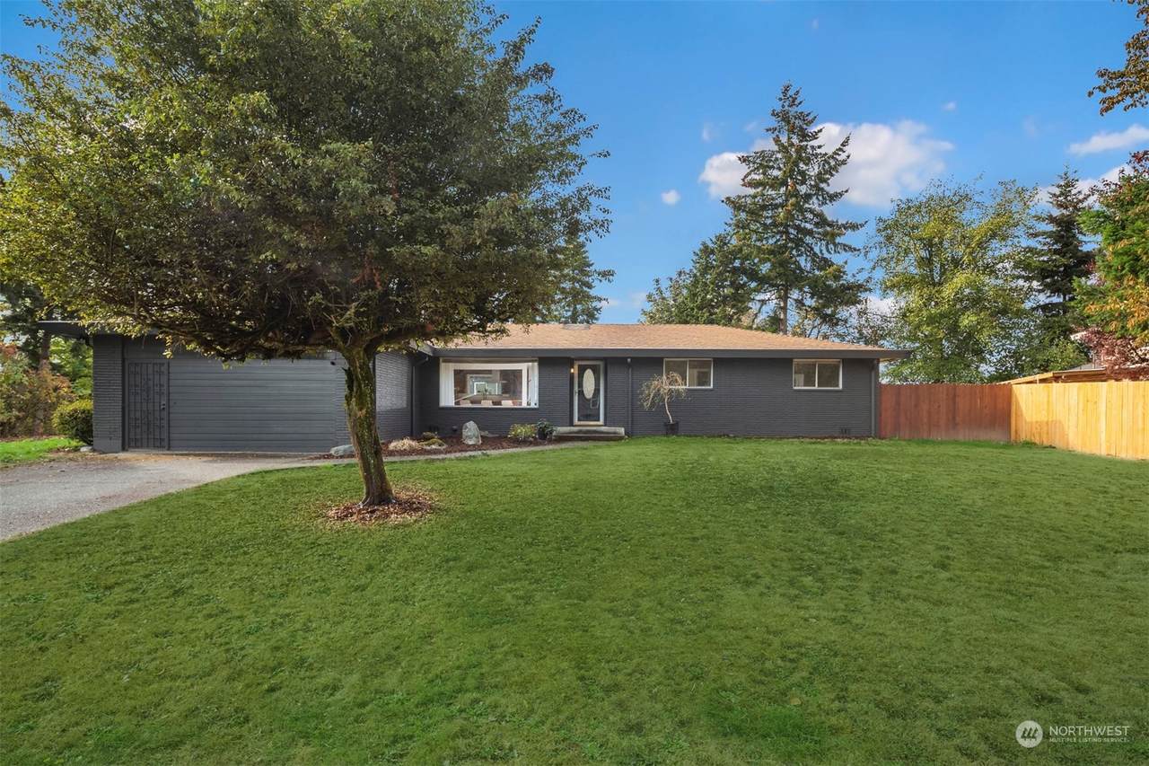 10111 Beacon Avenue - Photo 1