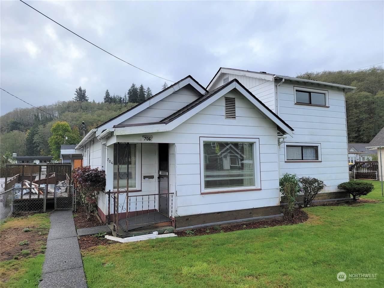 706 Perry - Photo 1