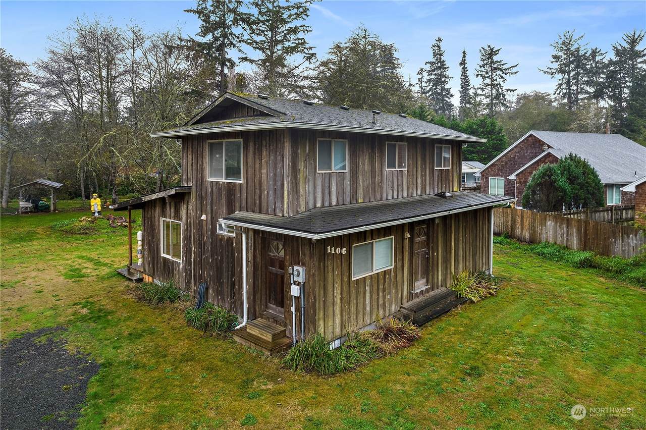 1106 30th Street - Photo 1