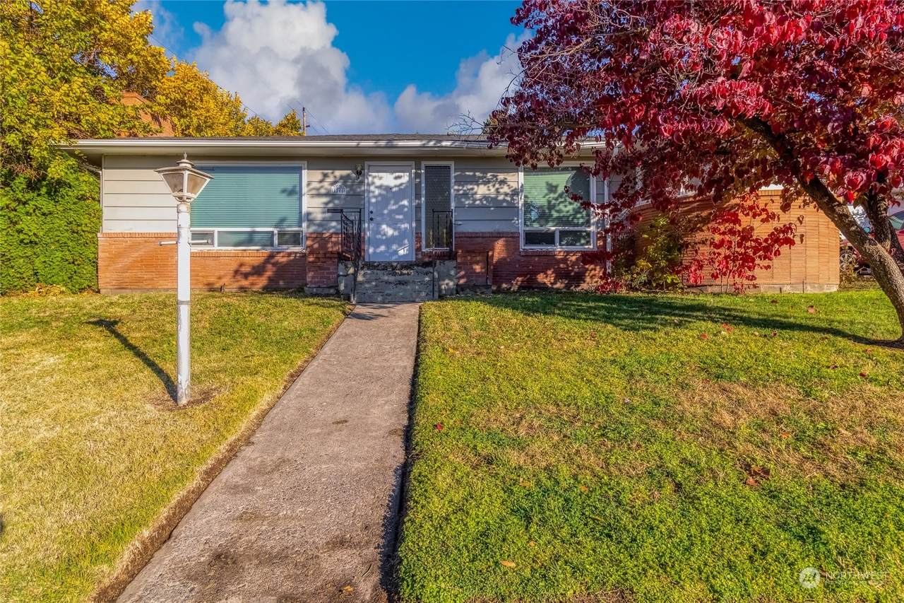 1246 Dewey Drive - Photo 1