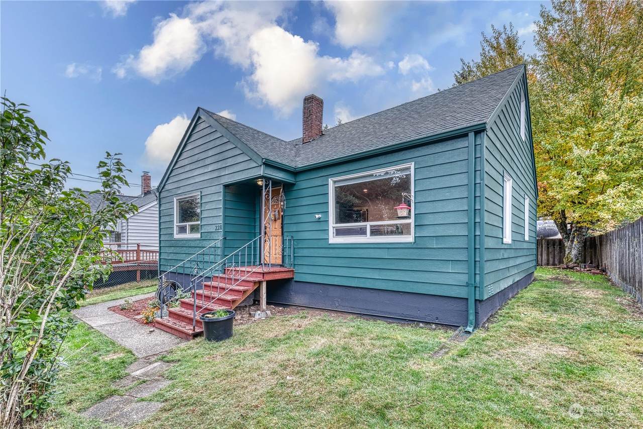 228 Bremerton Boulevard - Photo 1