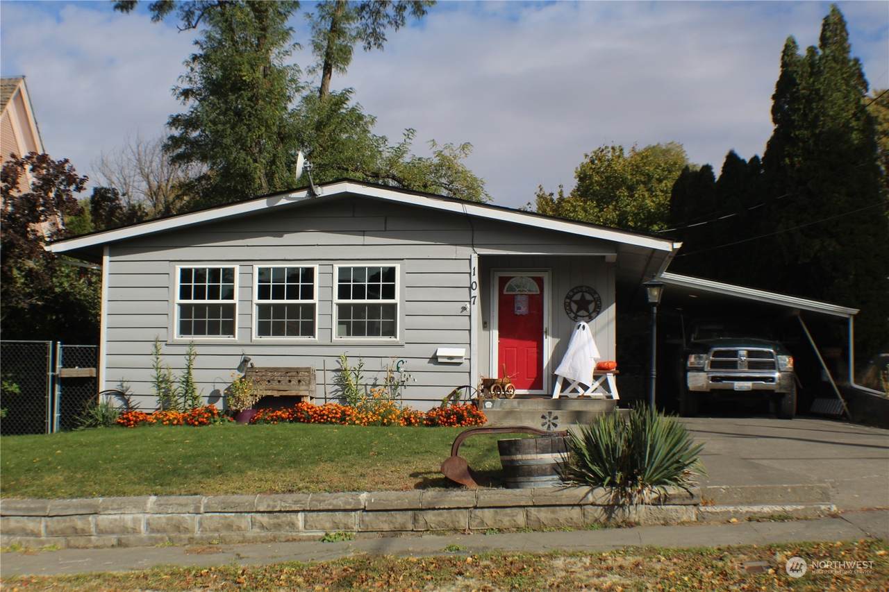 107 6th Street - Photo 1