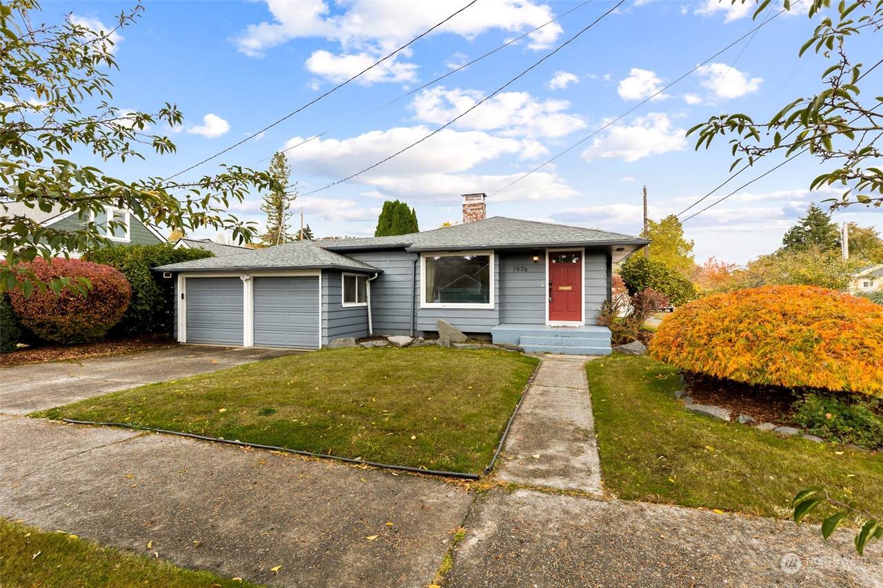 1976 Thurston Avenue - Photo 1