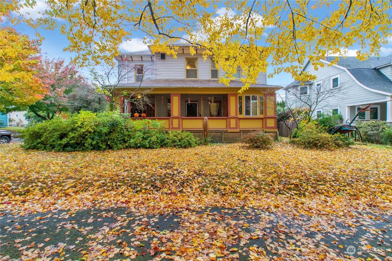 1819 Capitol Way - Photo 1