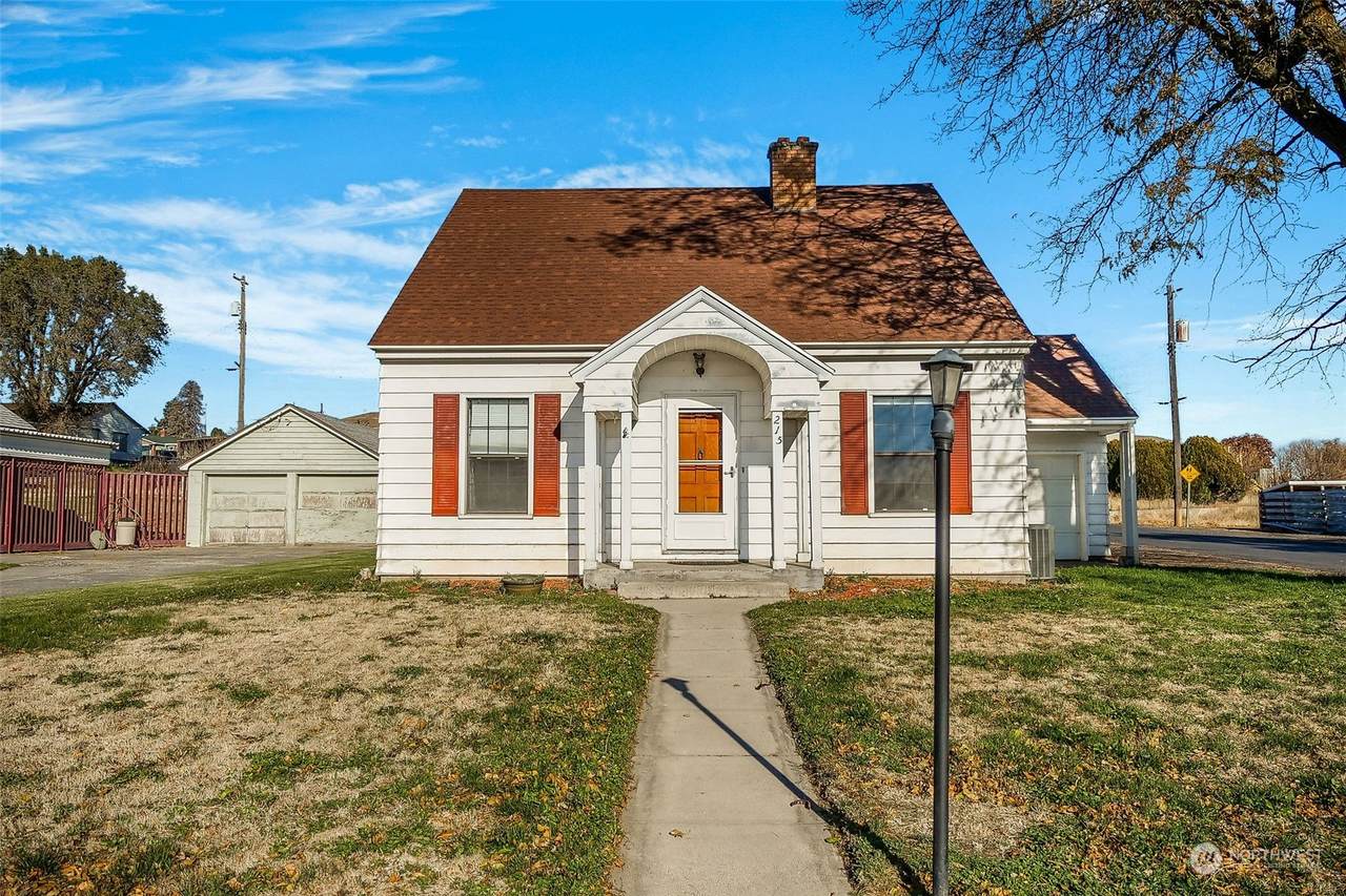 215 5th Street - Photo 1