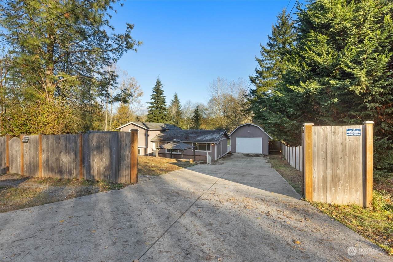 7629 137TH Avenue - Photo 1