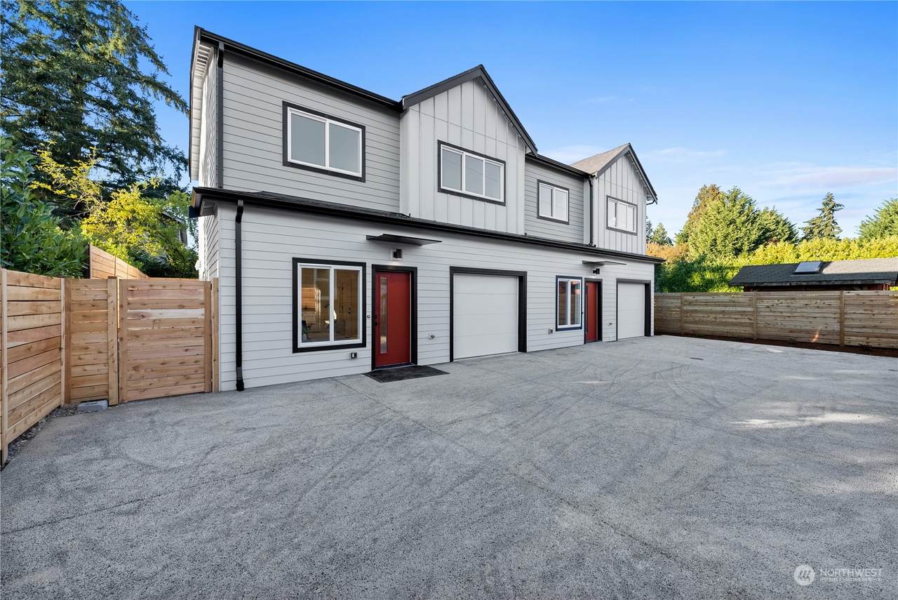 13707 1st Avenue - Photo 1
