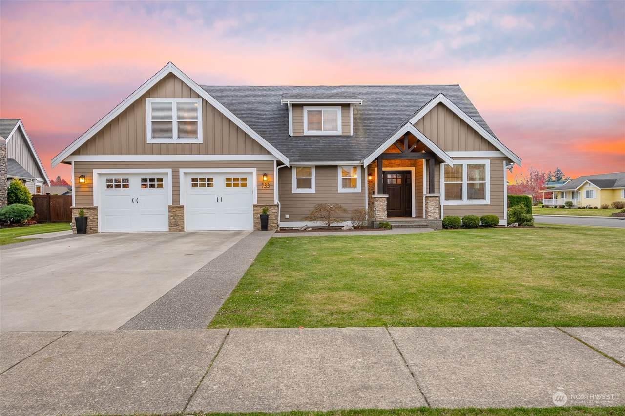 733 Park Drive - Photo 1