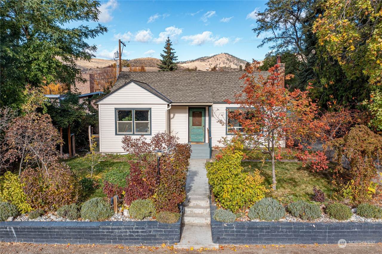 417 Wapato Street - Photo 1