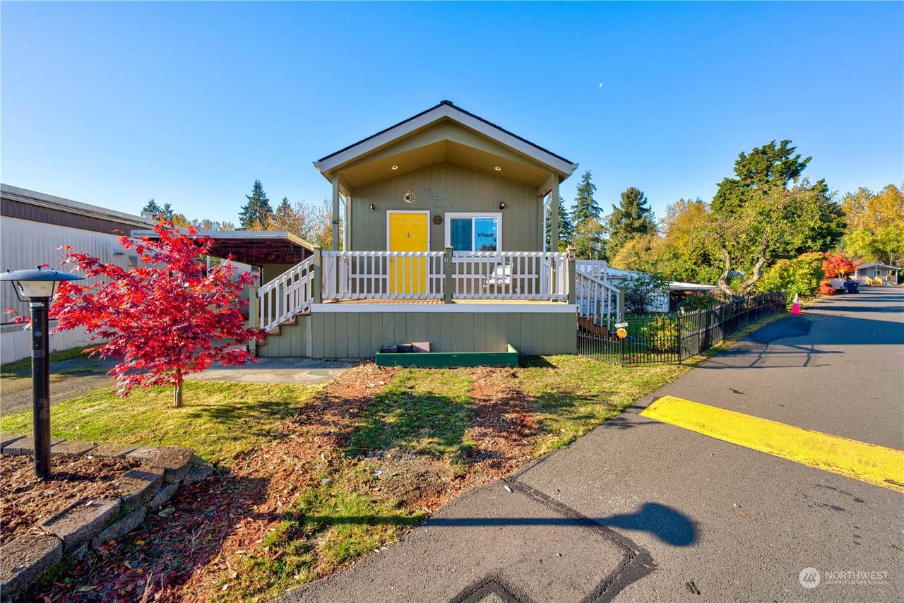 14322 Admiralty Way - Photo 1