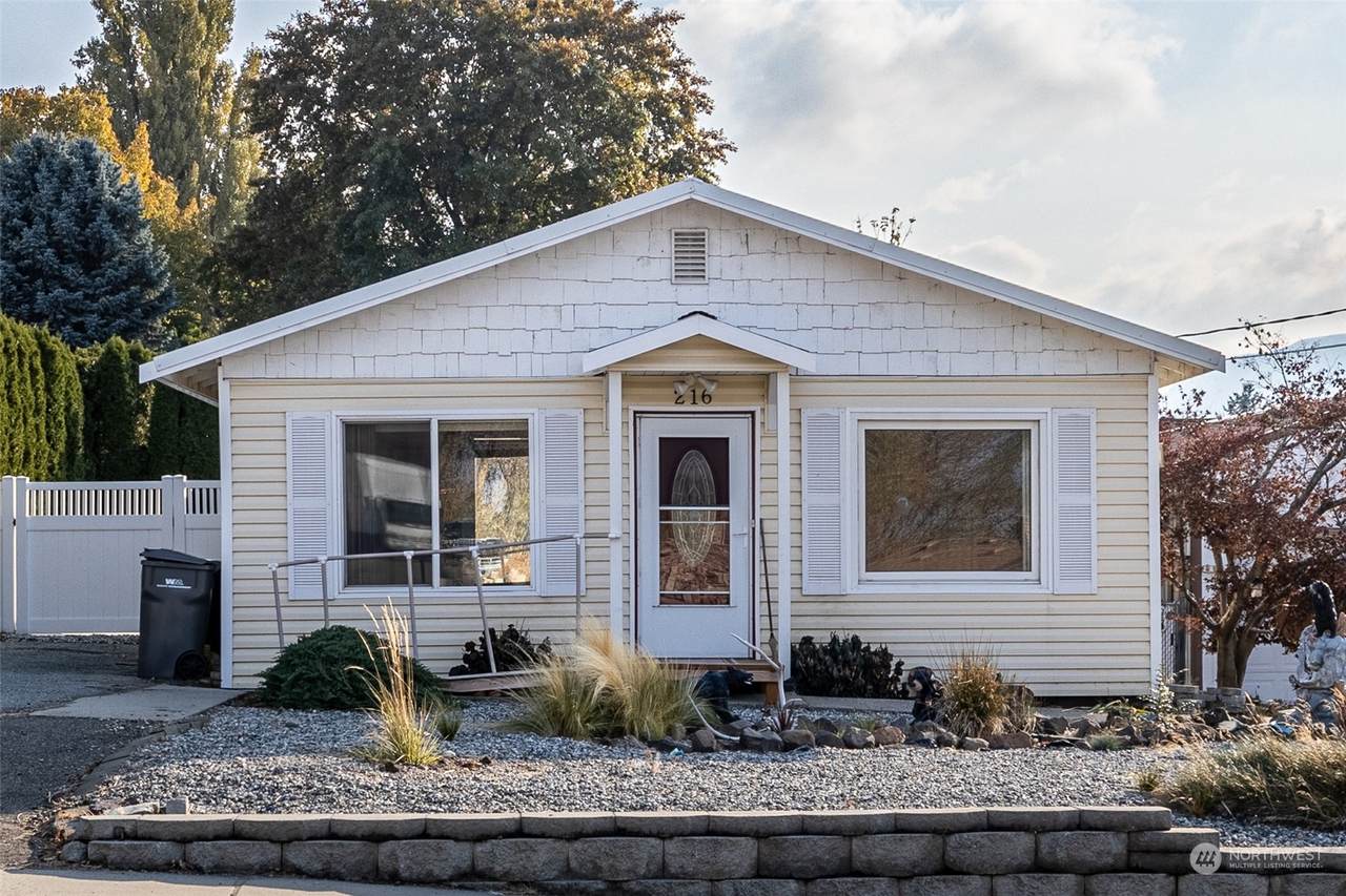 216 11th Street - Photo 1