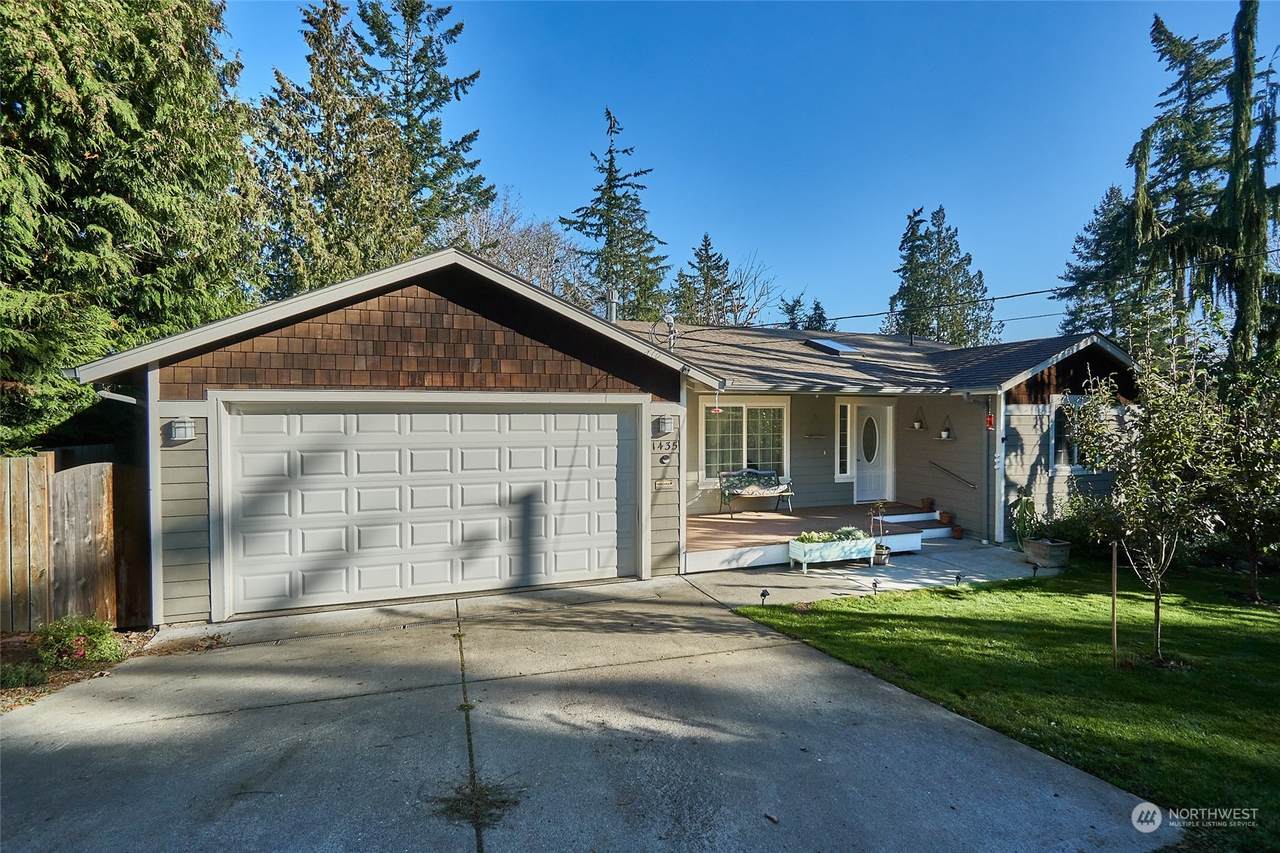 1435 Graham Drive - Photo 1