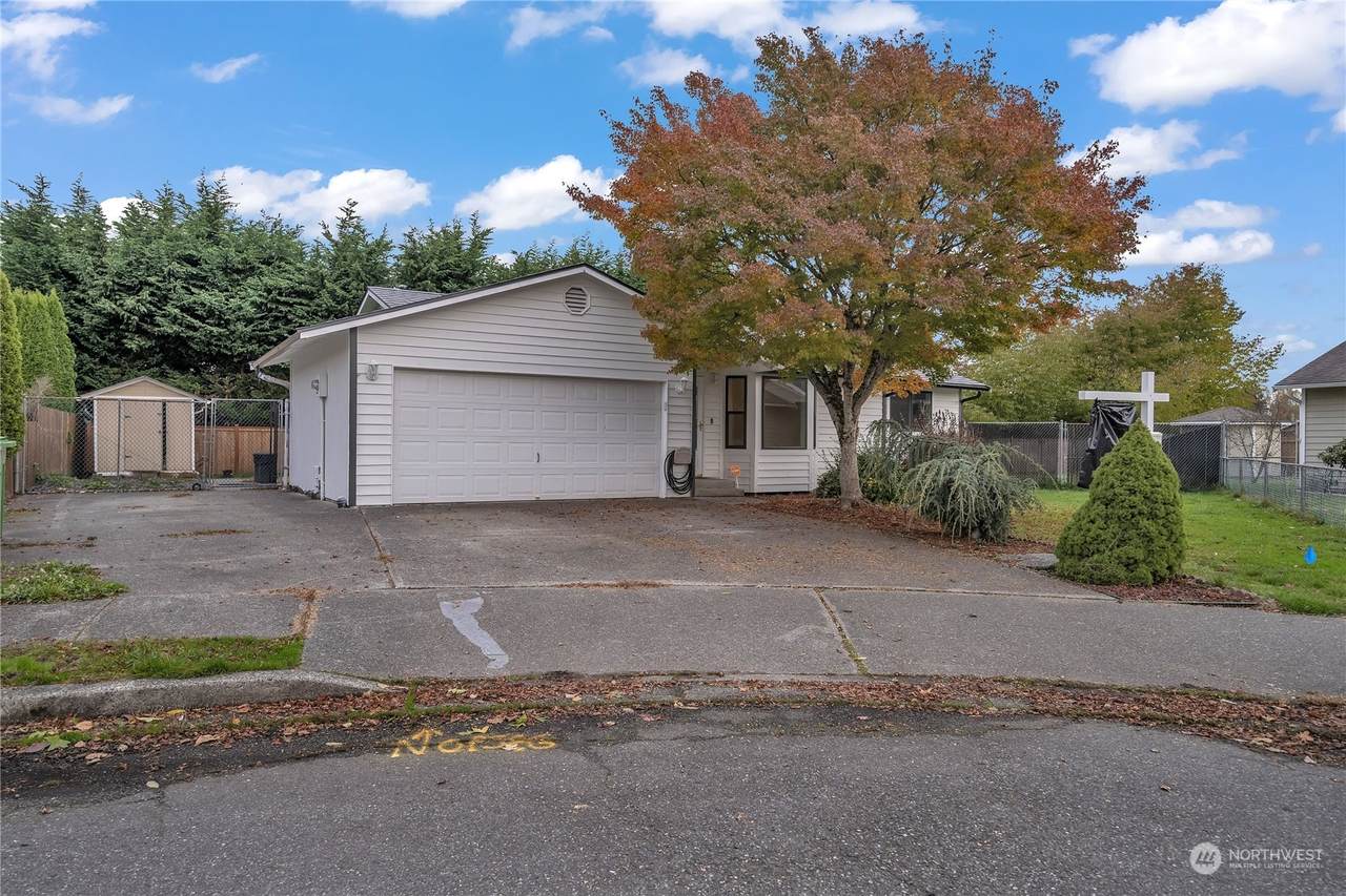 6519 72nd Street - Photo 1