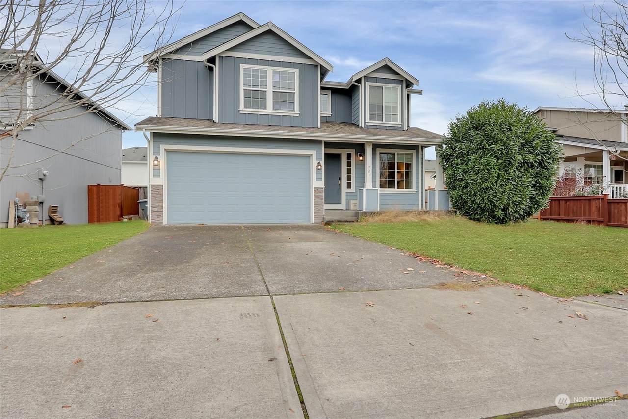 221 Butte Avenue - Photo 1