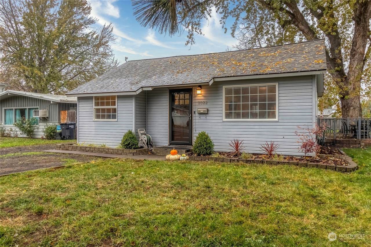 1022 Birch Avenue - Photo 1