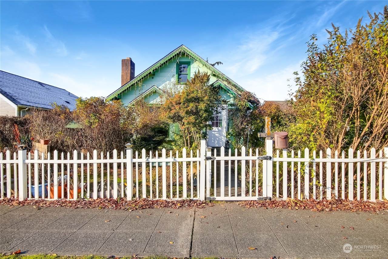 2418 Highland Avenue - Photo 1