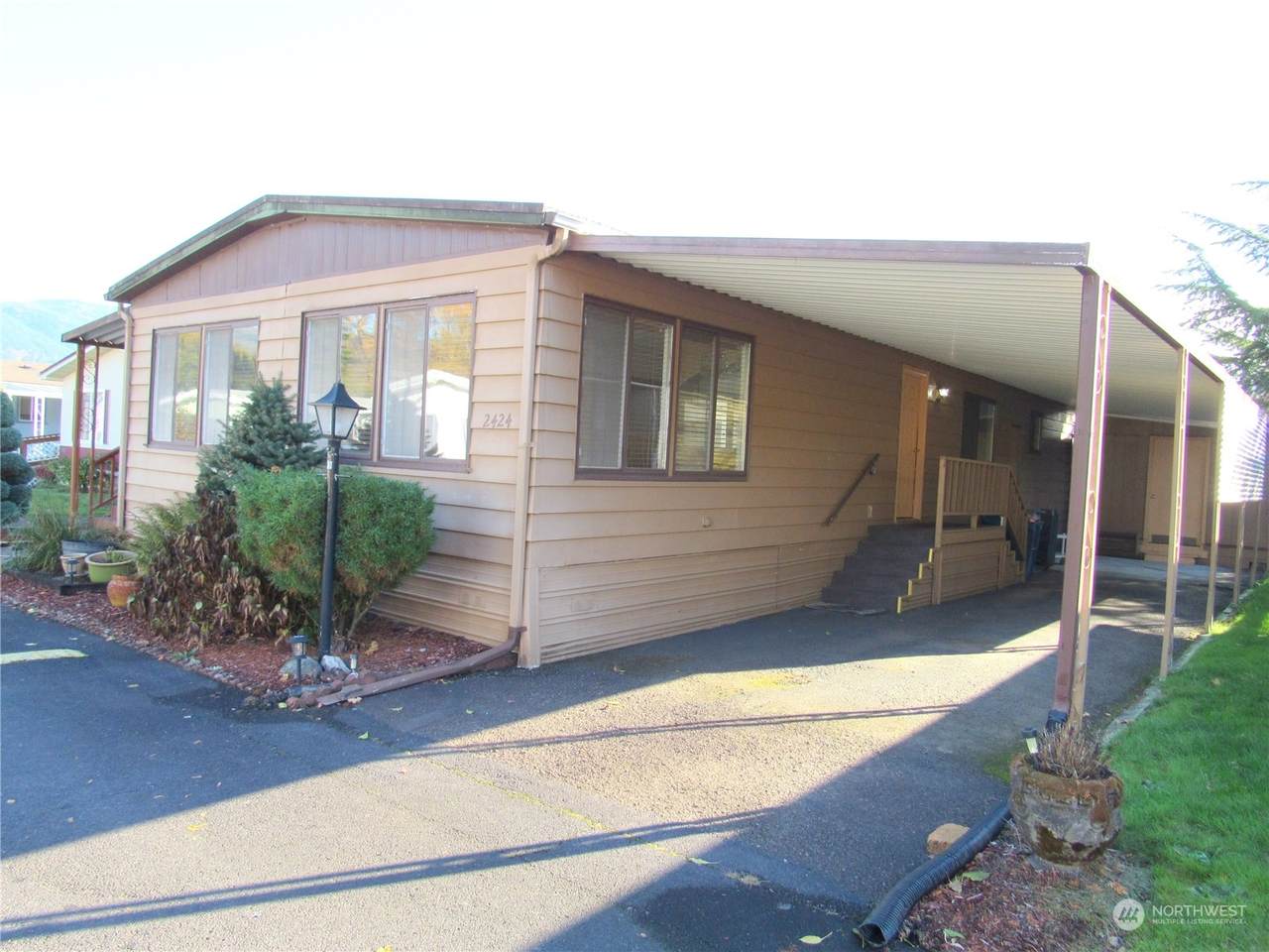 2424 Nightingale Ln - Photo 1