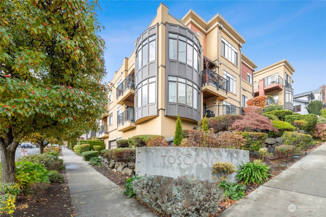 907 Warren Avenue - Photo 1