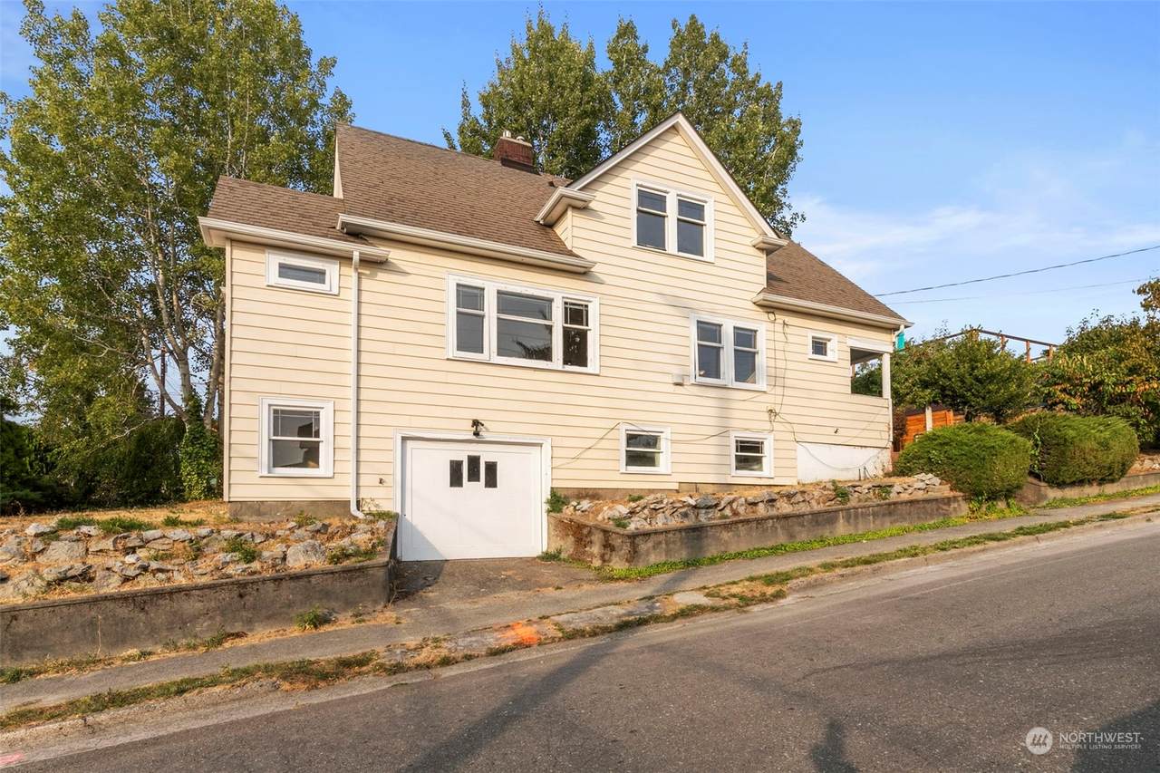 1302 Perry Avenue - Photo 1