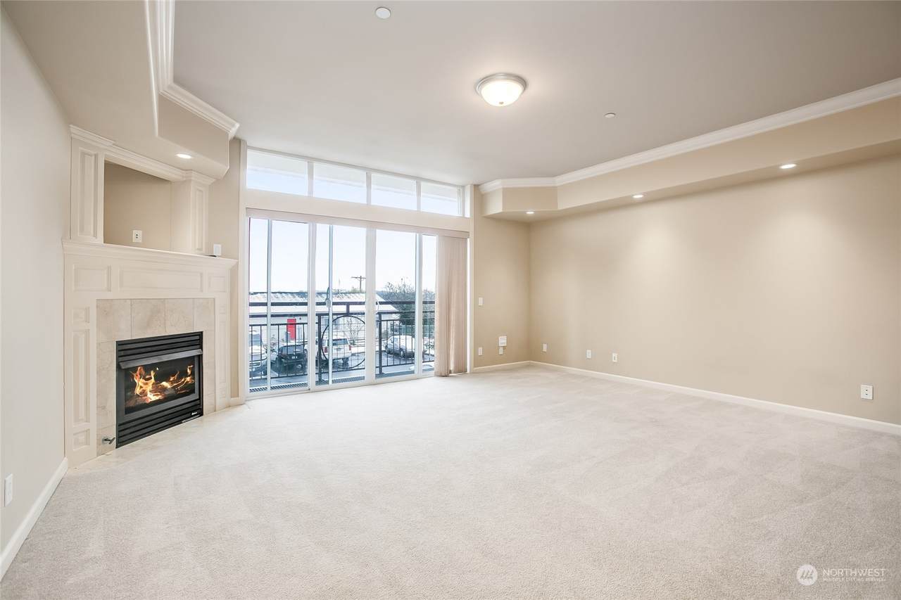320 32nd Street - Photo 1