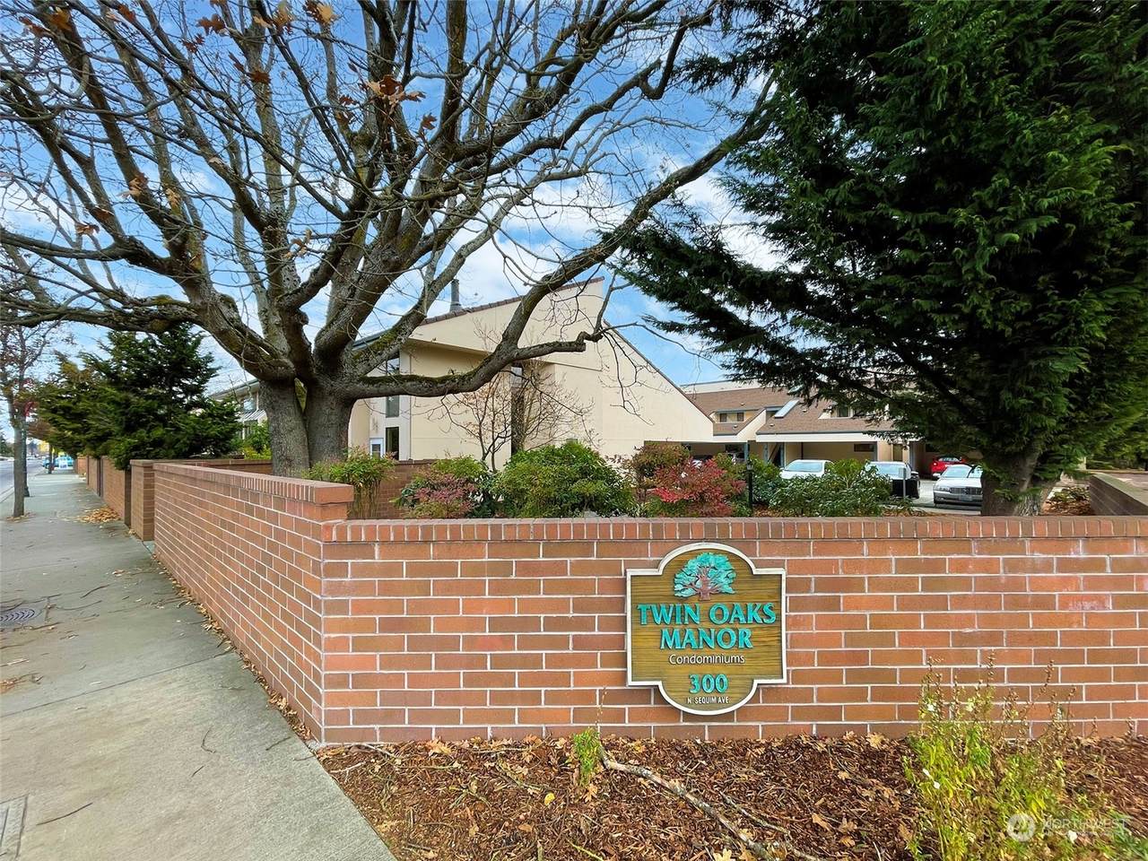 300 Sequim Avenue - Photo 1
