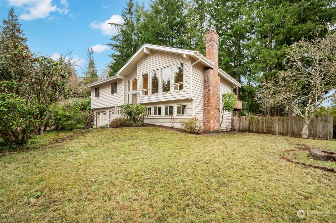 704 Parkway Court - Photo 1