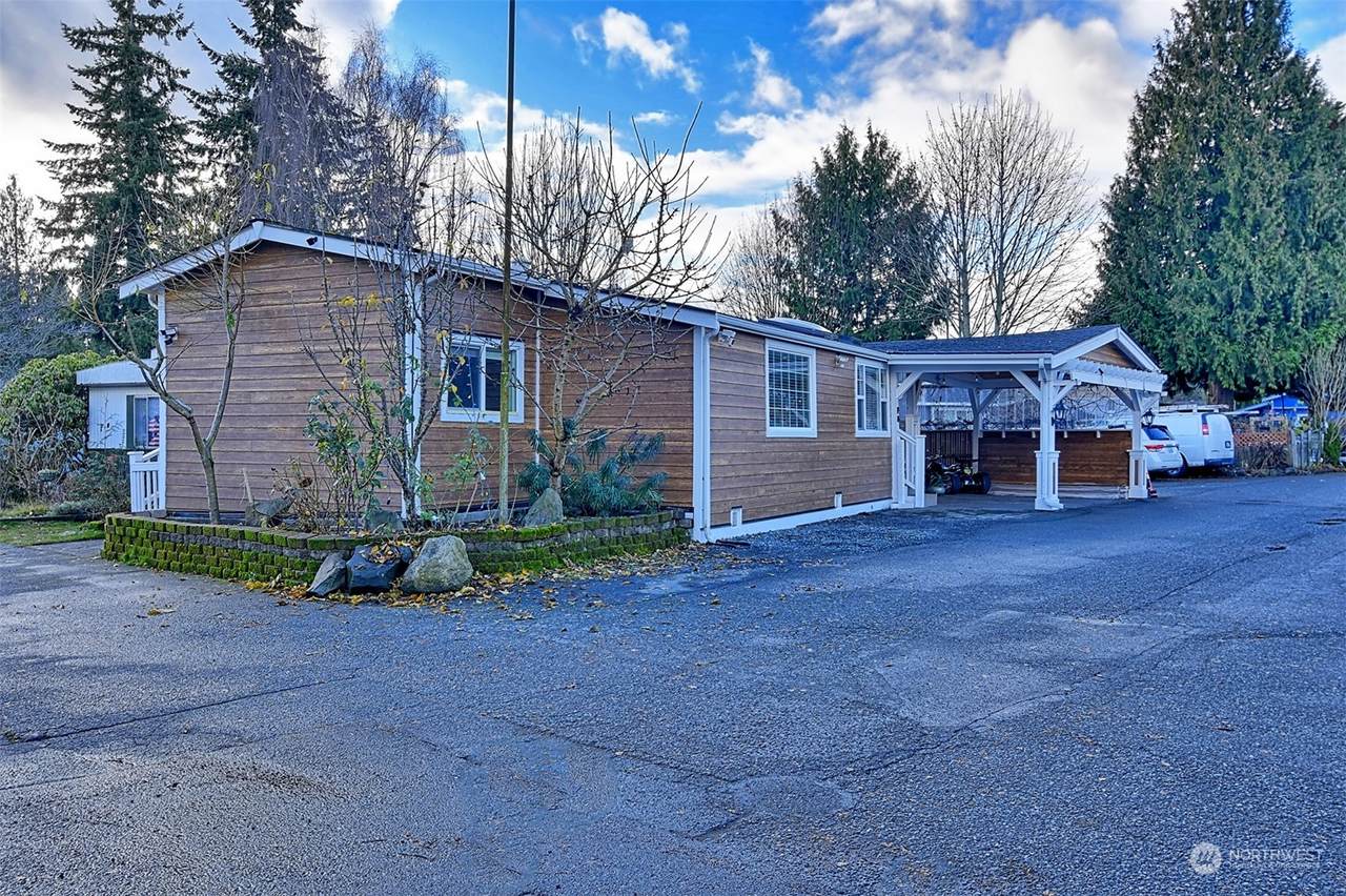 415 Lakeview Road - Photo 1