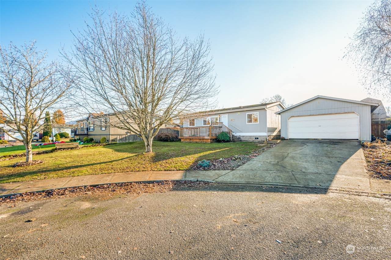1862 Redwood Court - Photo 1