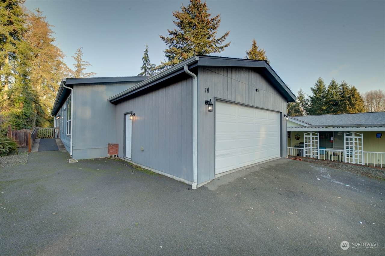 815 124th Street - Photo 1