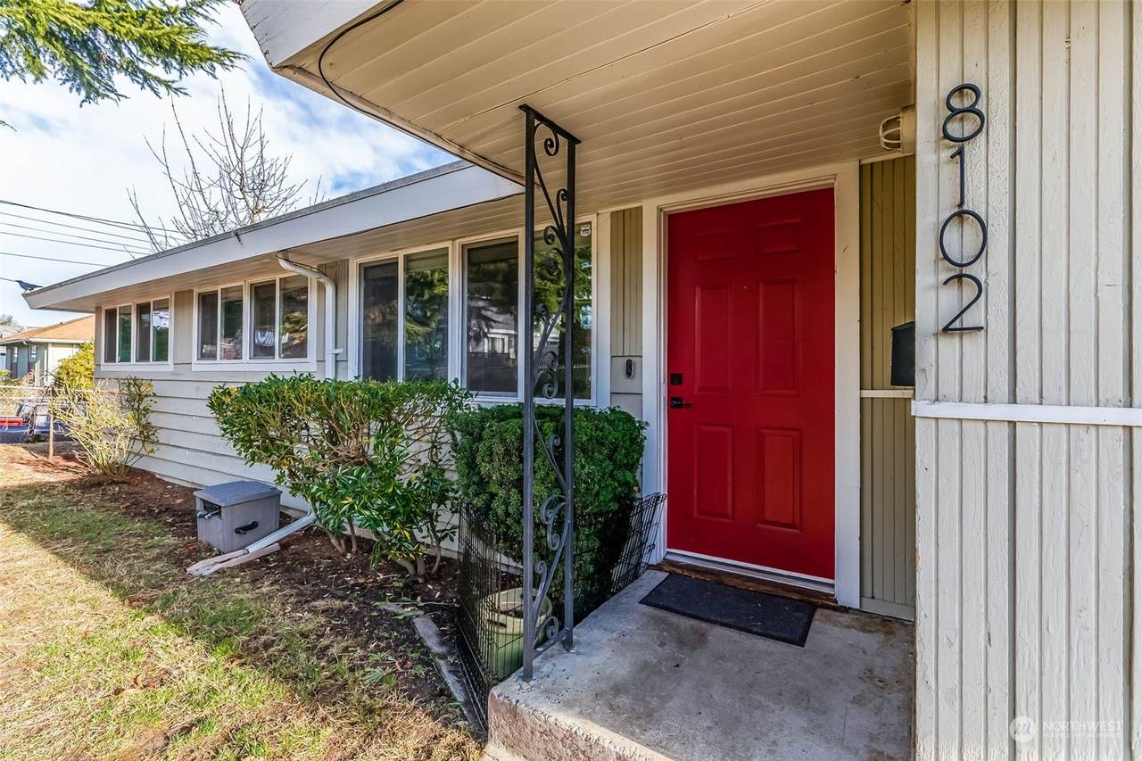 8102 50th Avenue - Photo 1