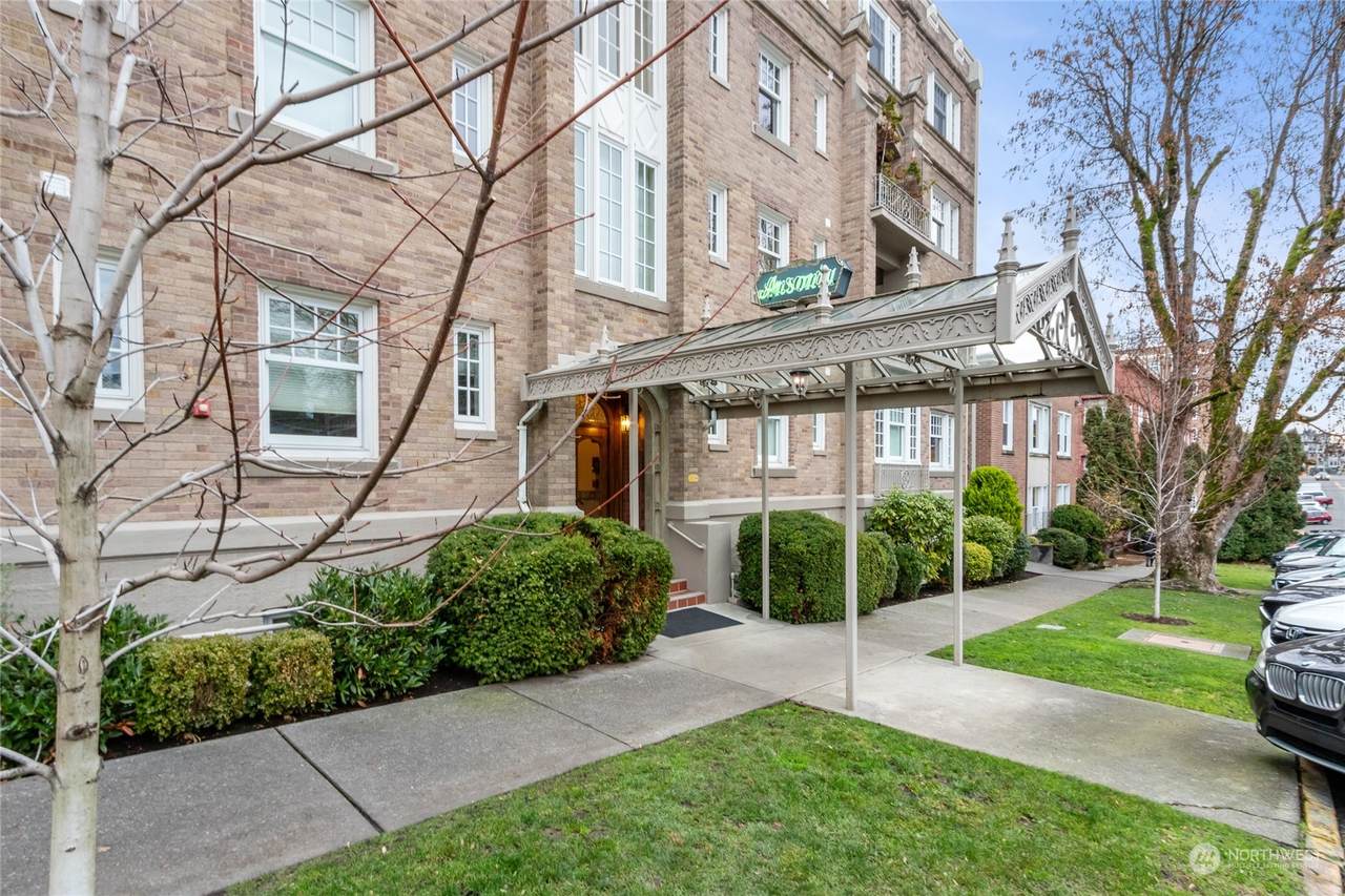 219 Tacoma Avenue - Photo 1