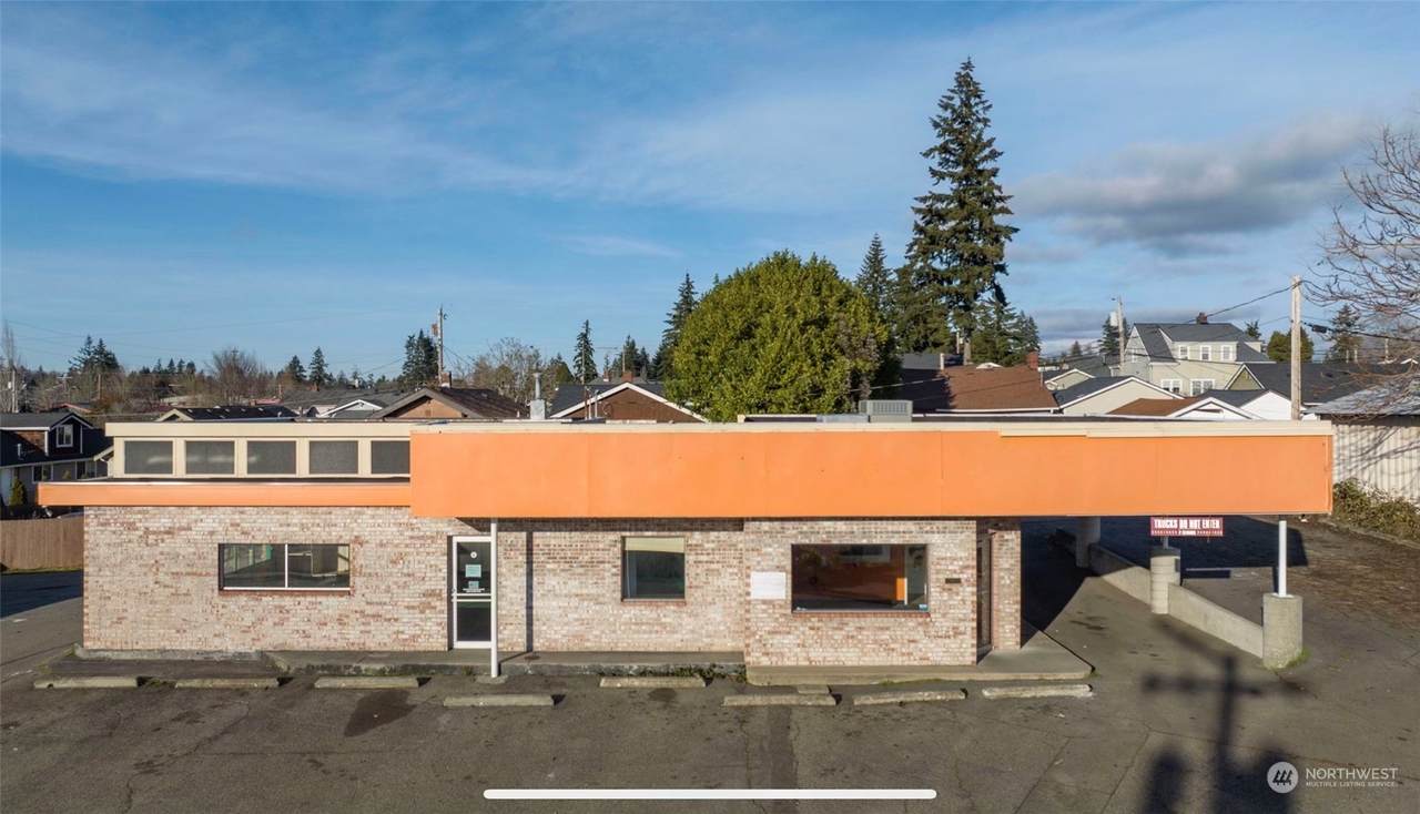 2114 6th Street - Photo 1