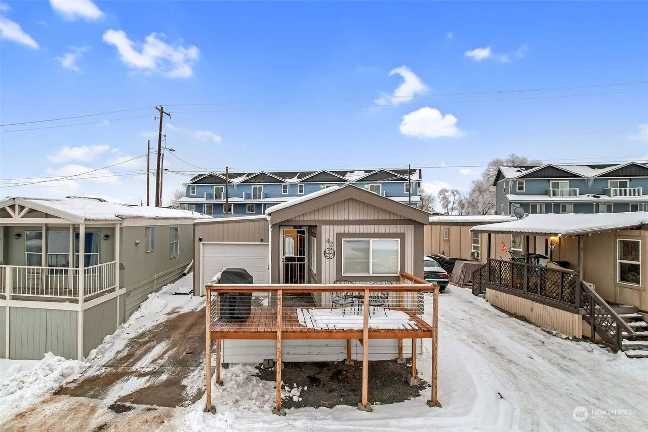 1804 Marina Drive - Photo 1