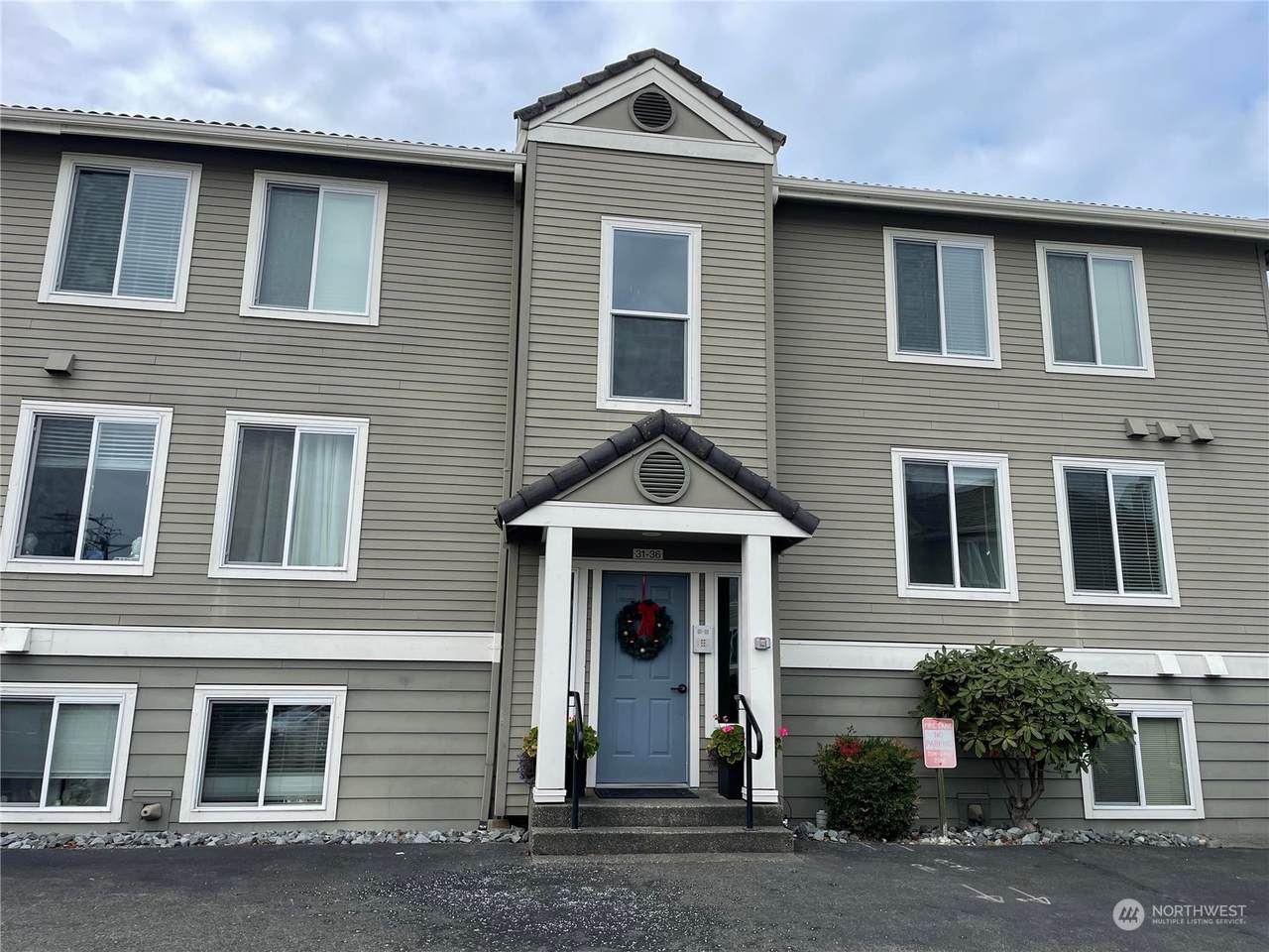 625 Jackson Avenue - Photo 1