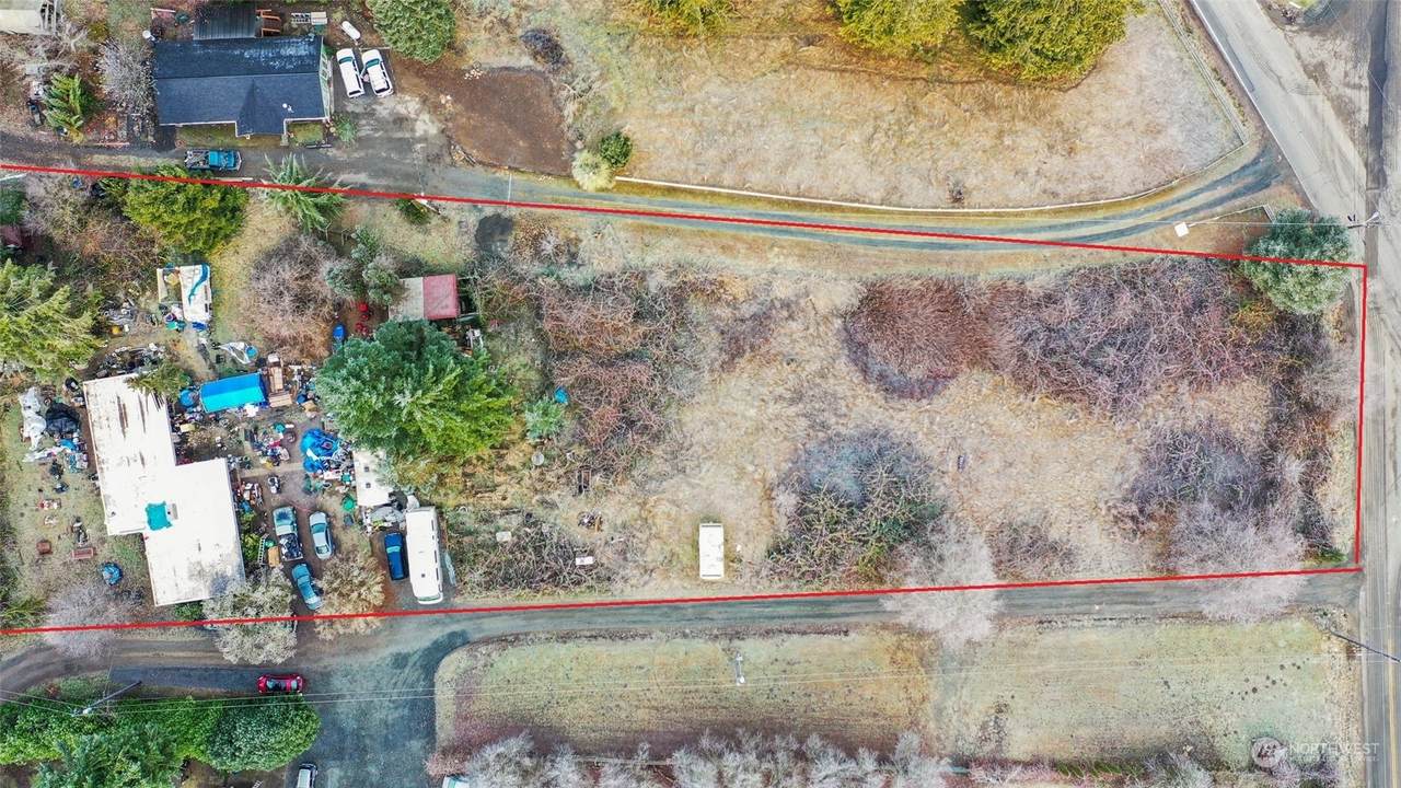 4406 87th Avenue - Photo 1