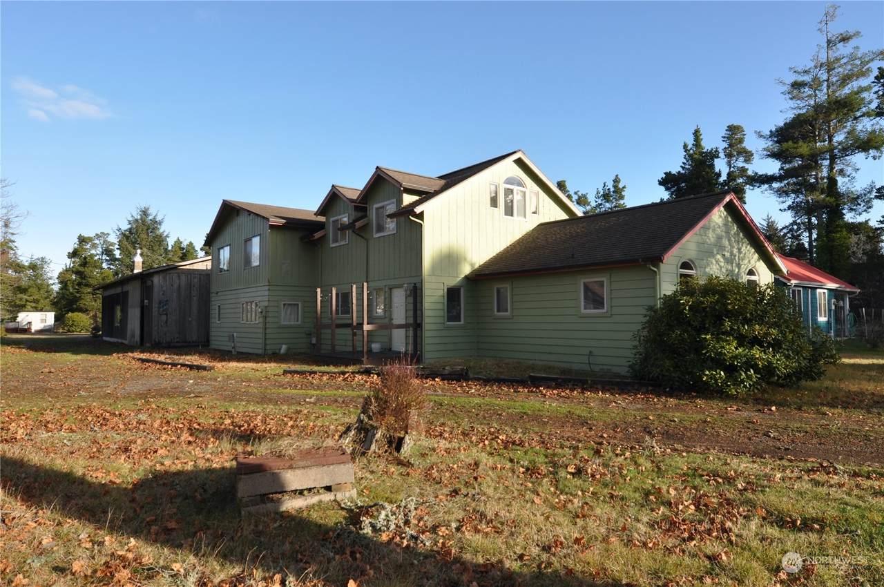 2215 Bay Avenue - Photo 1