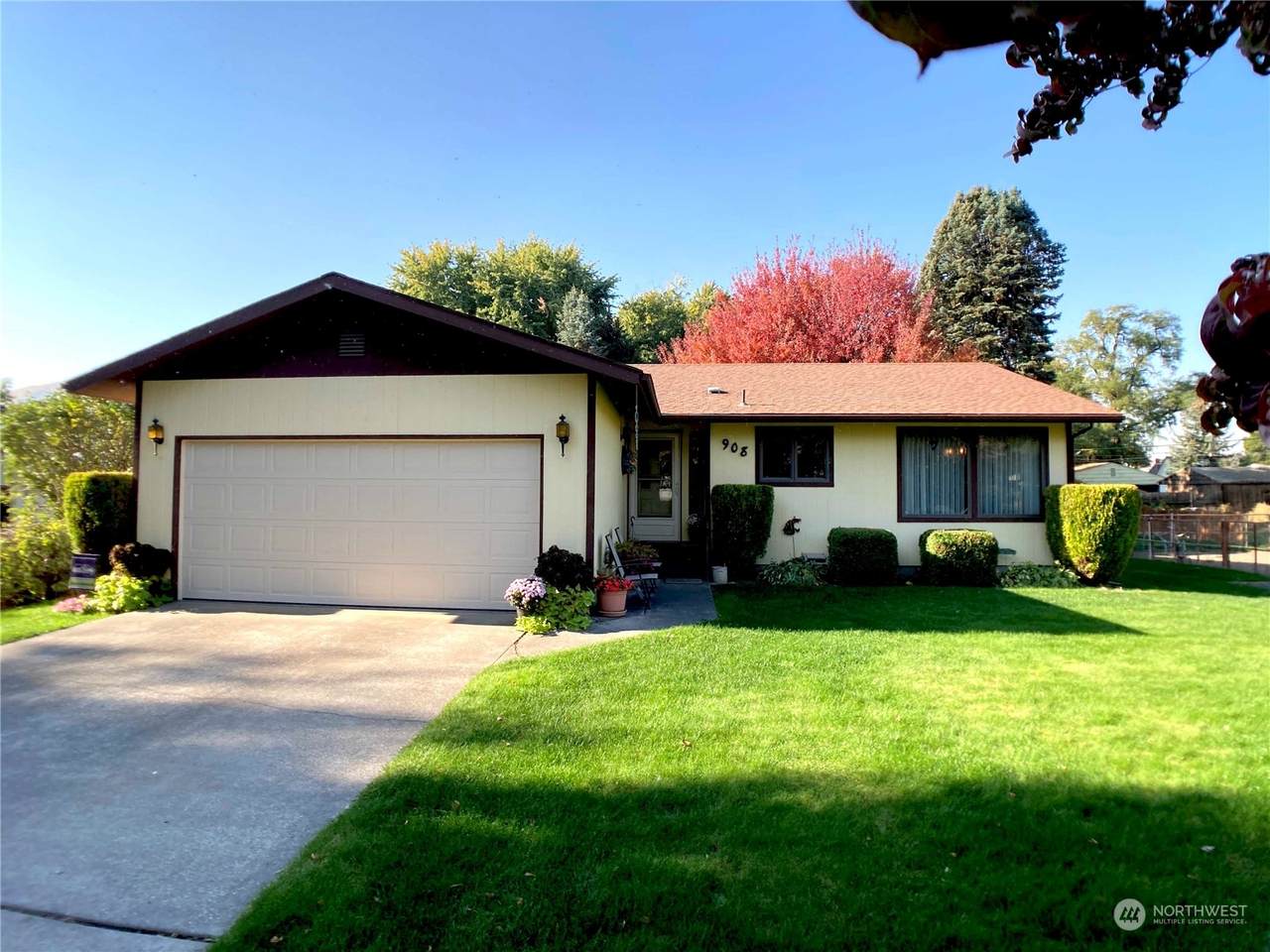 908 6th Street - Photo 1