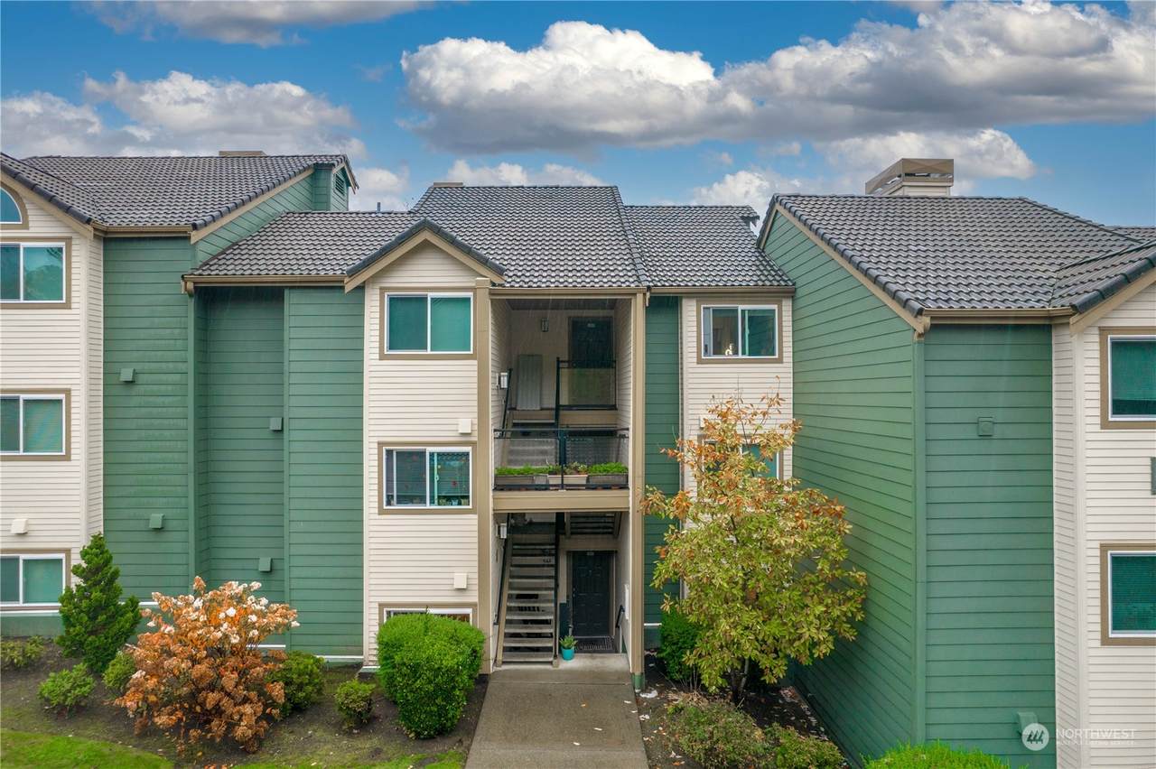 3008 Narrows Drive - Photo 1