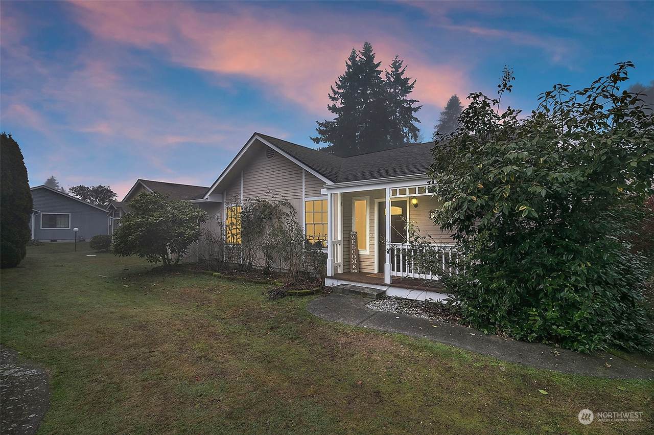 552 Malibu Drive - Photo 1
