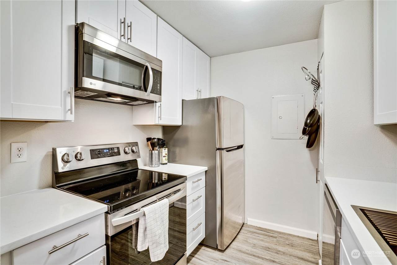 1605 Visscher Street - Photo 1