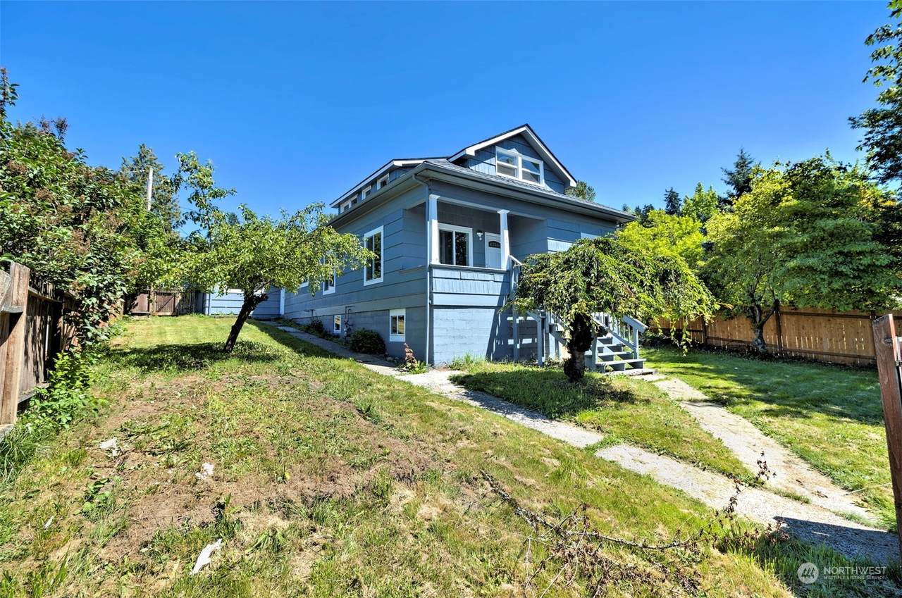 112 Kennebeck Avenue - Photo 1