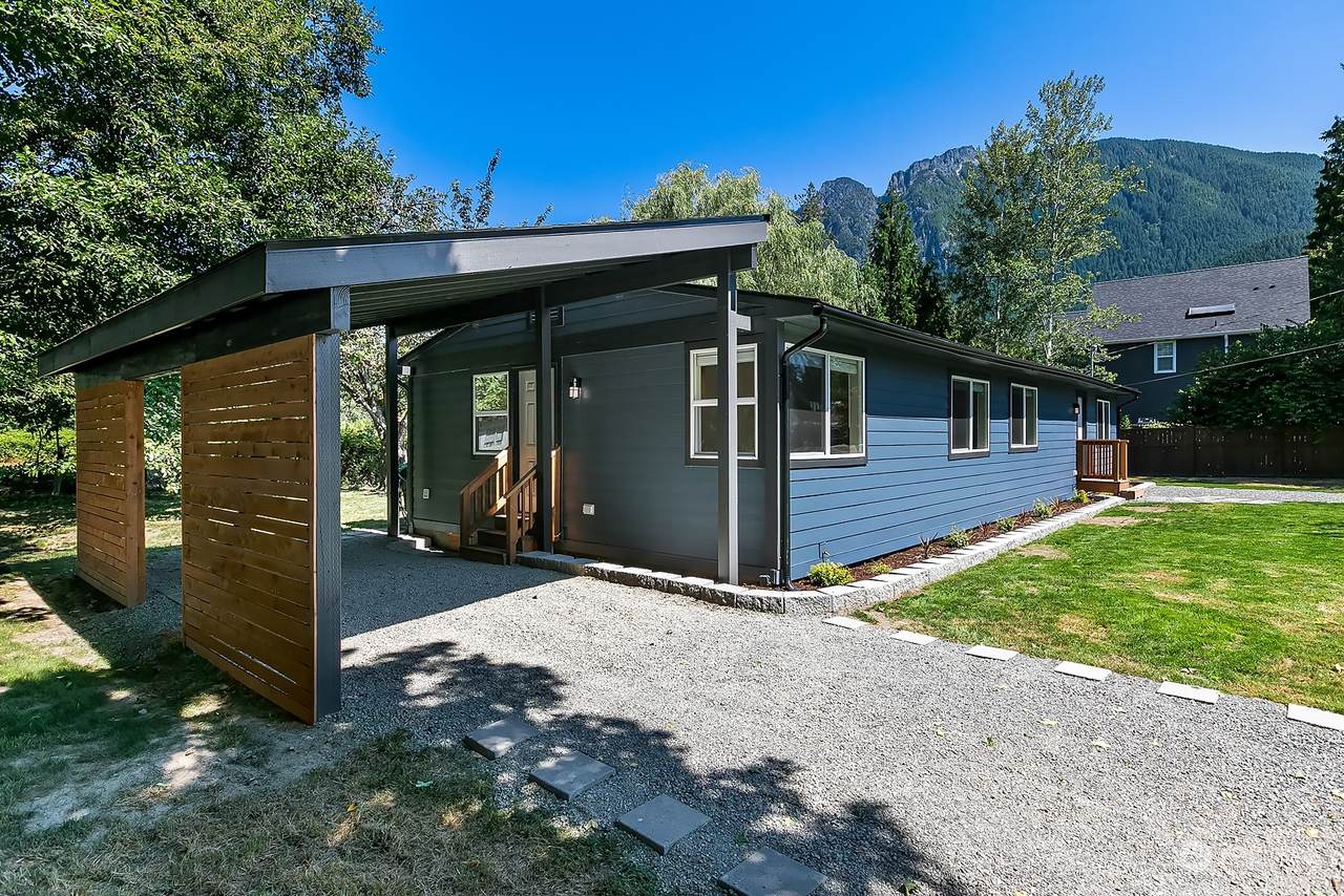 320 8TH Street - Photo 1