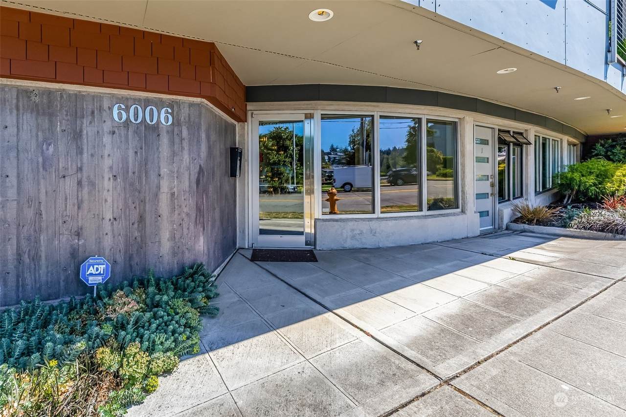 6006 Seaview Avenue - Photo 1