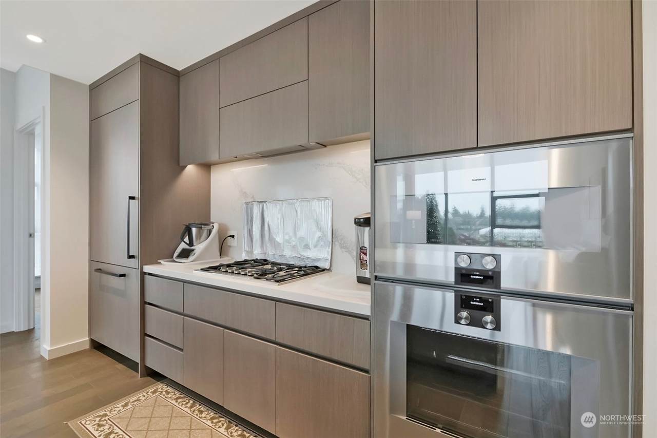 188 Bellevue Way - Photo 1