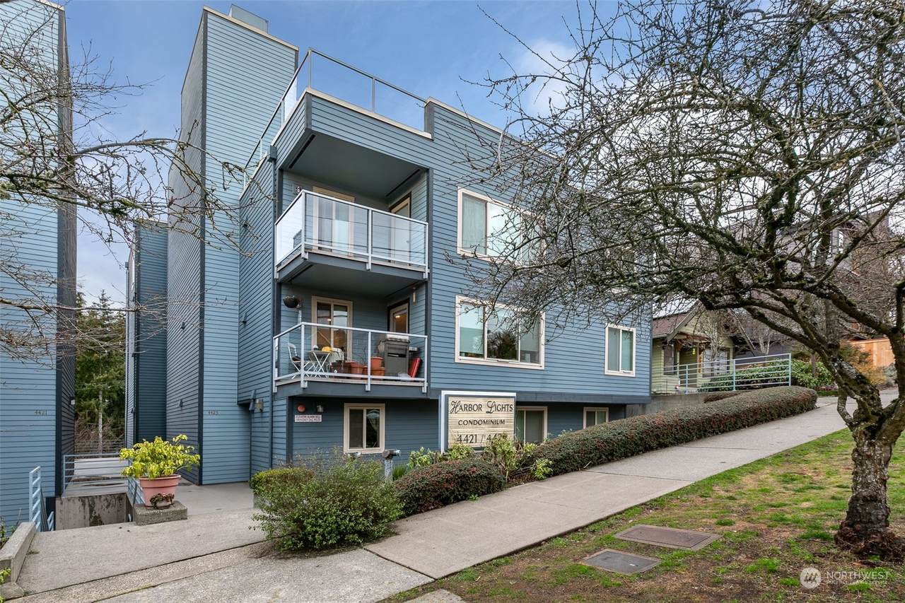 4425 Greenwood Avenue - Photo 1