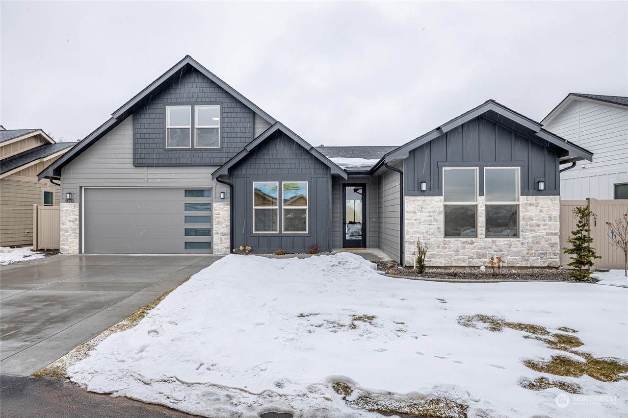 970 Bentley Lane - Photo 1