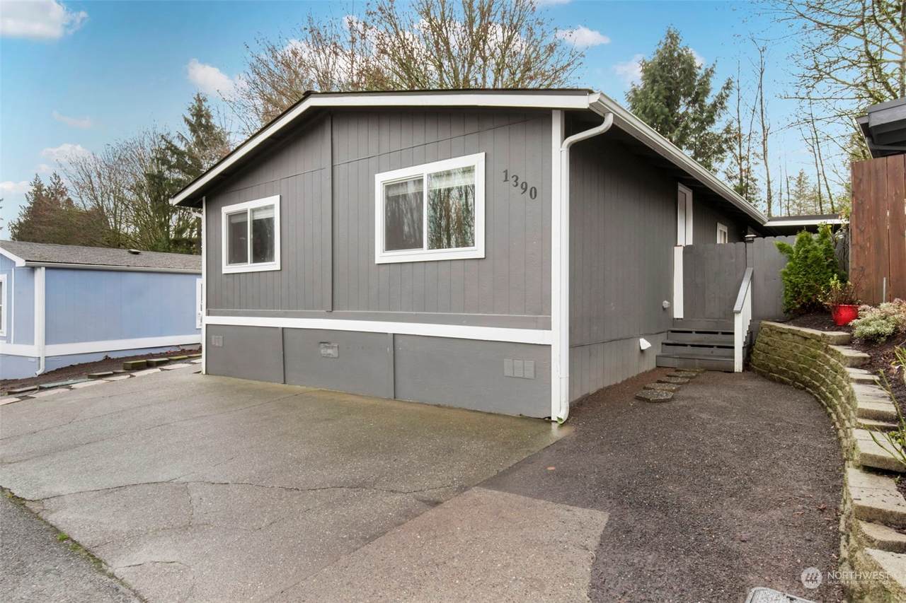 1390 Steele Creek Drive - Photo 1