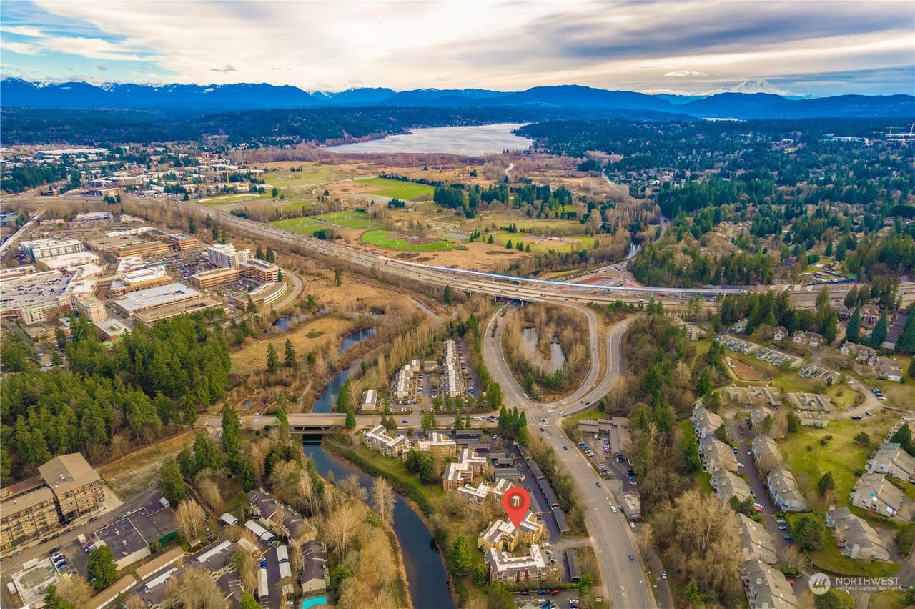 7372 Lake Sammamish Parkway - Photo 1