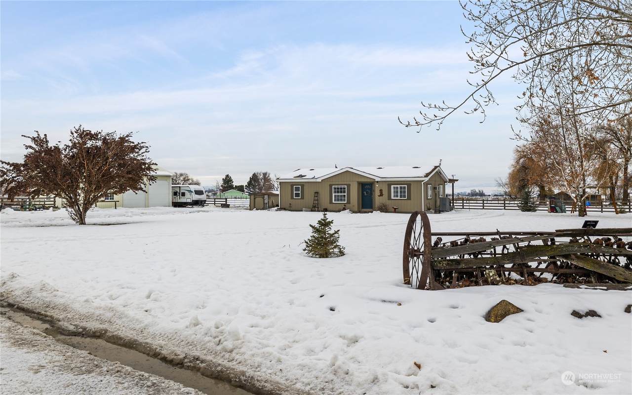 6840 Naneum Road - Photo 1